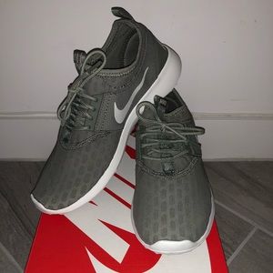Womens Nike Juvenate size 8